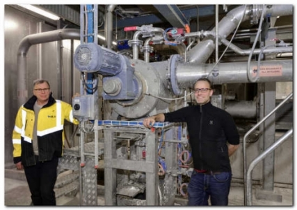 Kari Urholm, GL&V (left) and Jonas Schmachtl, Arctic Paper Munkedals AB: “Munkedals purchased the first DualXcluder® protection screen in 2015 and a second one in spring 2017. Munkedals now uses protection screen to remove baling wires on the stock lines of both of their paper machines.”