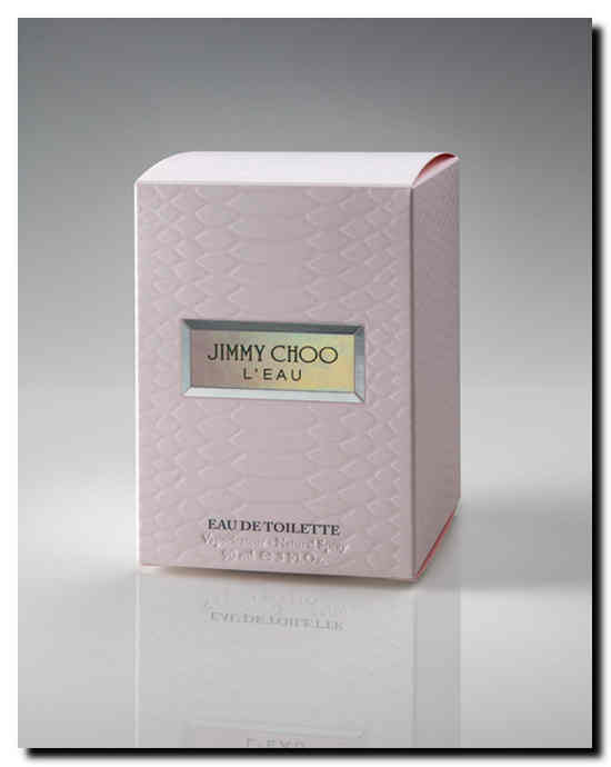 Jimmy Choo’s L’EAU is an example of a simple and minimalist design that requires complex processing. For the project the converters Draeger and licensee Interparfums chose to use Invercote from Iggesund Paperboard. ©Iggesund