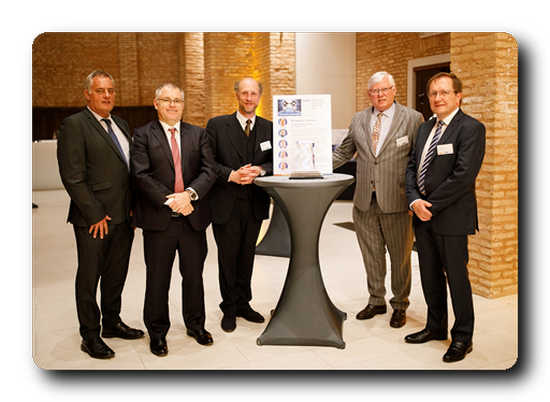 From left: Gary Bowles (Group Head Technology), Steve Binnie (CEO Sappi Limited), Tjerk Boersma (member of the Global TIA winning team) Berry Wiersum (CEO Sappi Europe) and Jos Daniels (member of Global TIA winning team).