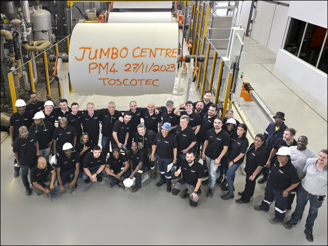Jumbo Centre and Toscotec’s teams at Jumbo Centre’s mill in Johannesburg, South Africa. 