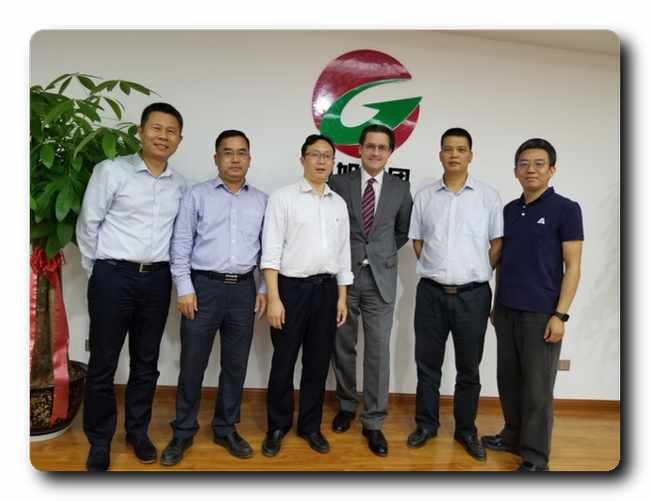 Group photo (from left to right): Hao Zhifeng, Senior Sales Manager, ANDRITZ; Li Yongqiang, Vice General Manager, Guoxu Group; Li Xiaobo, General Manager, Guoxu Group; Michael Rupp, Vice President Panelboard, ANDRITZ; Liang Jiepei, Vice General Manager, Guoxu Group; Chen Zhuo, Sales Manager, ANDRITZ Photo: ANDRITZ