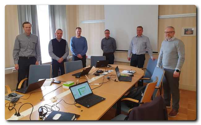 After finalizing the deal (from left): Ari Kiviranta, Mika Sainio, Jarno Lehtonen, Marko Heikkilä (all from Metsä Board), Marko Korpinen and Sami Anttilainen (both from Valmet). 